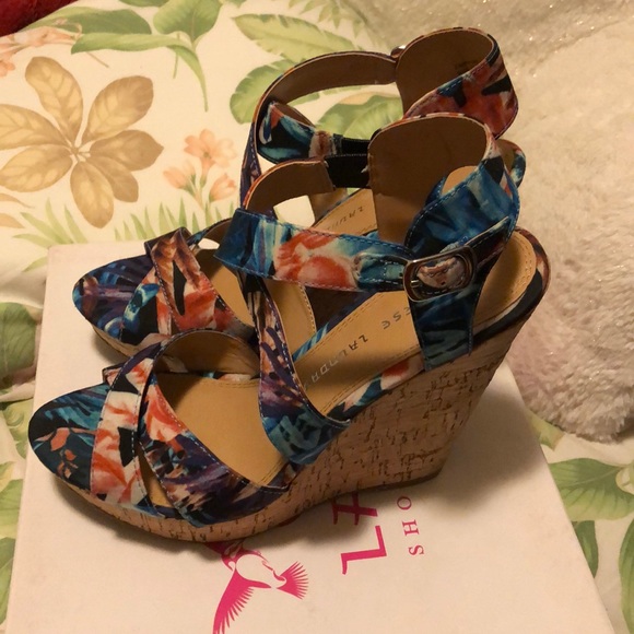 Chinese Laundry Wedges - Picture 2 of 4